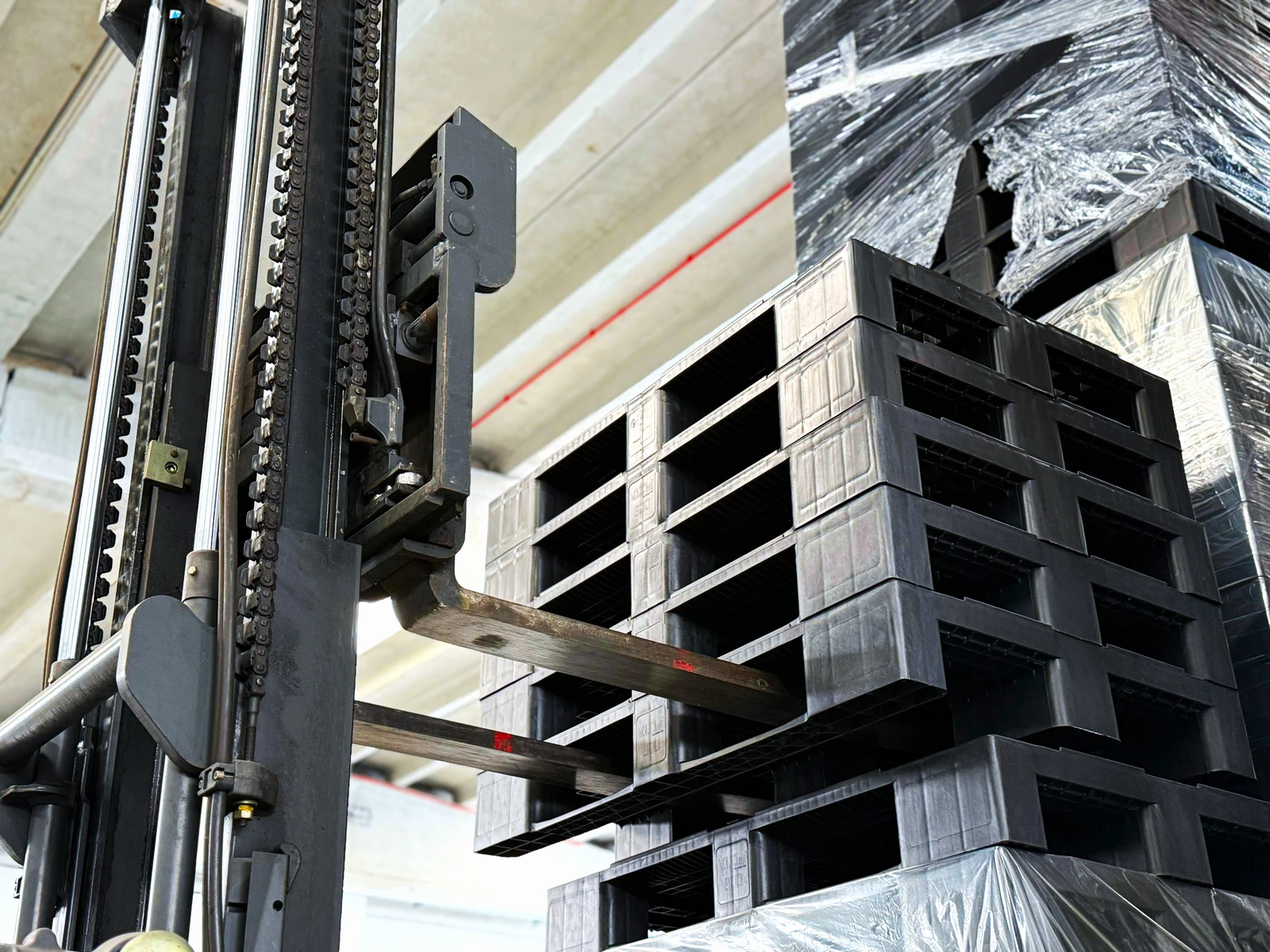 pallet in plastica impilabili logisto